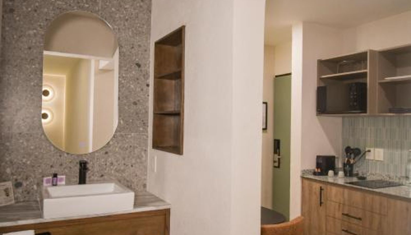 Suite - Expo Satelite 2750 Hotel & Suites