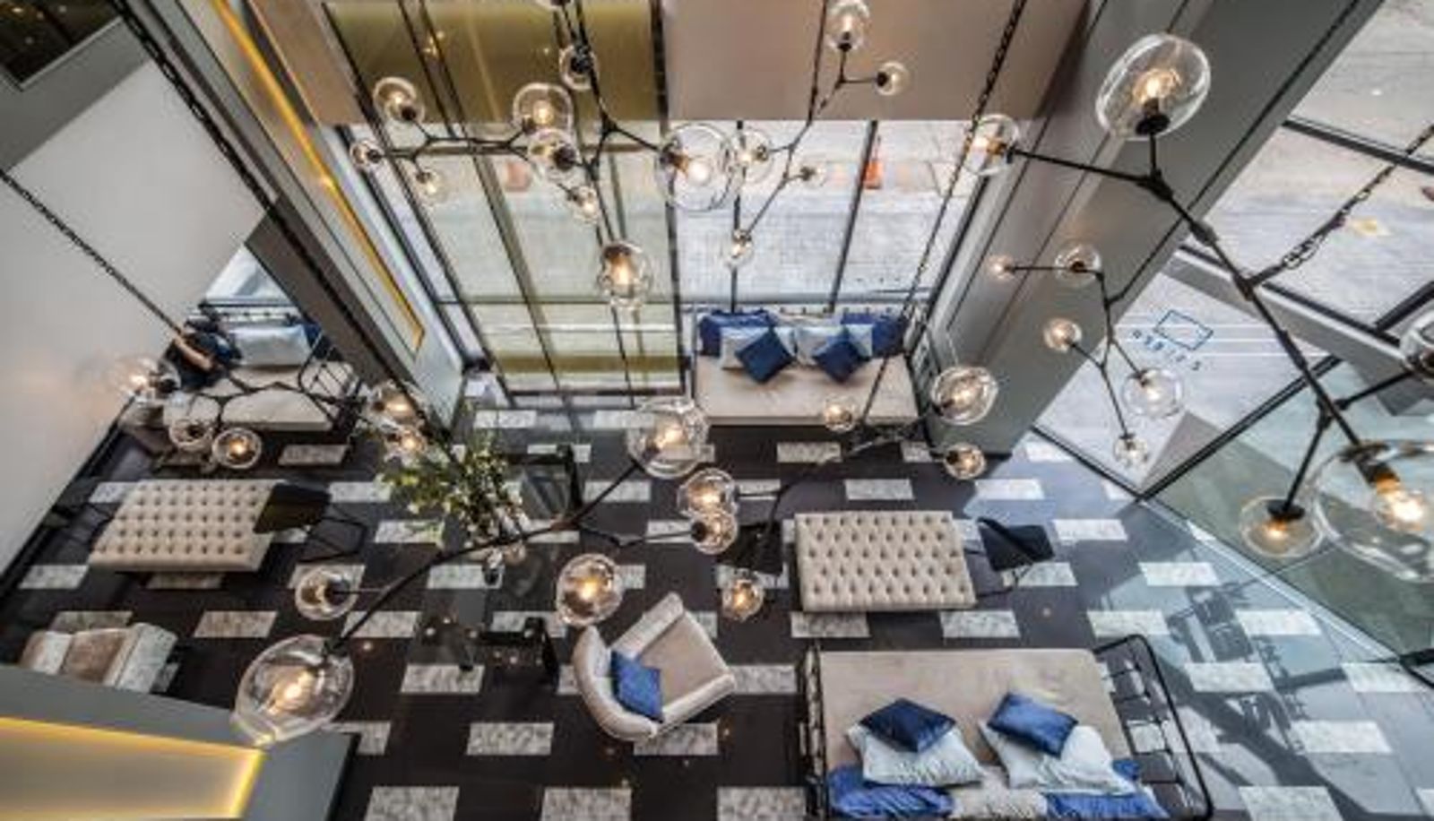 Buitenruimte van het hotel - Z Sleep Hotel