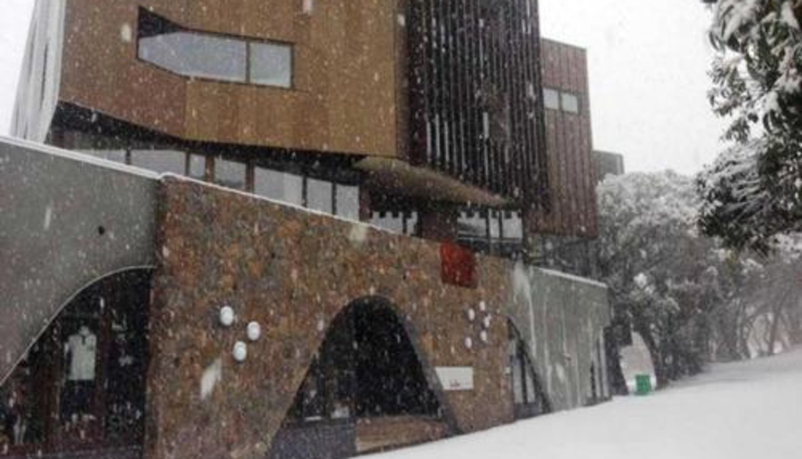 Hotel outdoor area - Buller Central Hotel