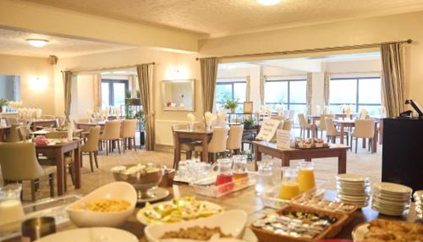 Sala de desayunos dentro del restaurante - Wensum Valley Hotel Golf and Country Club