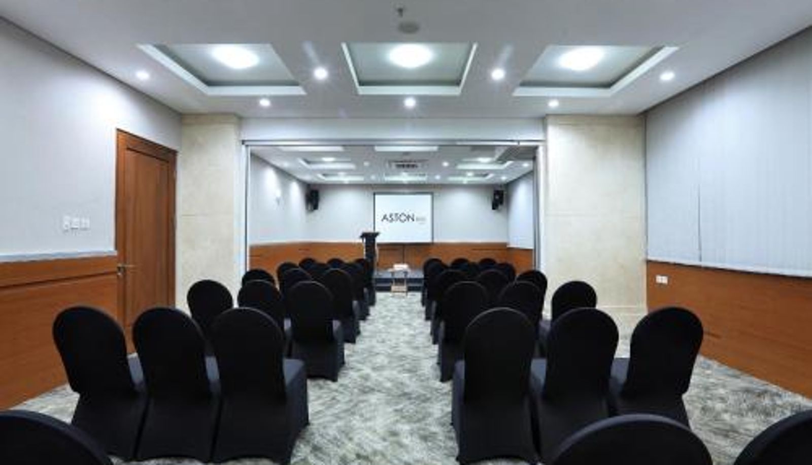 Sala de conferencias - Aston Inn Batu