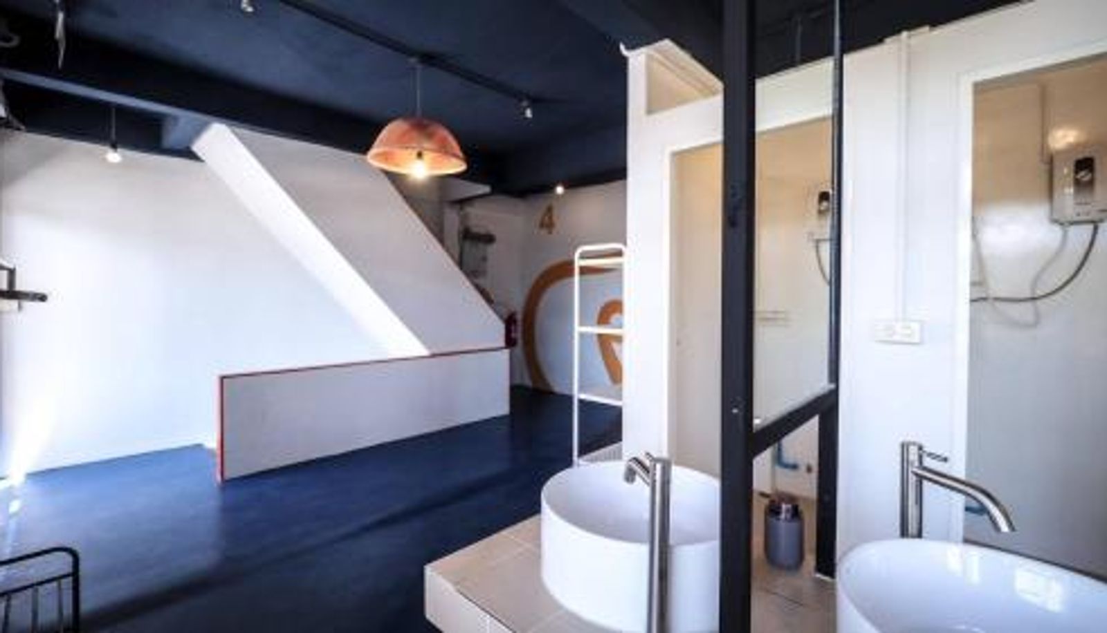 Badezimmer - Arawana Hostel Silom