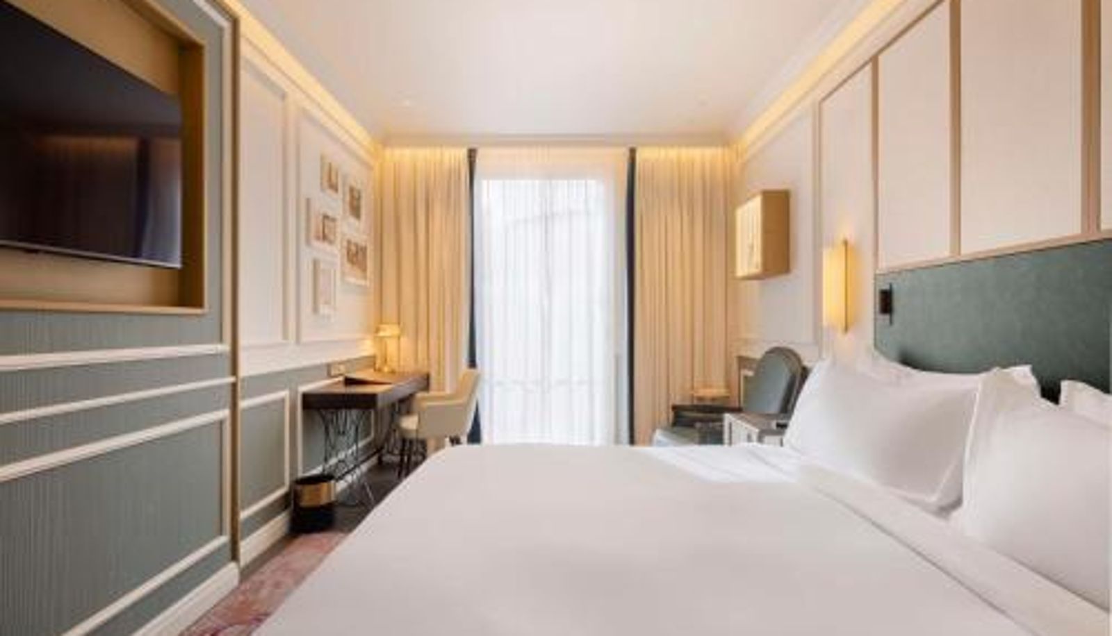 Zimmer - The Emerald House Lisbon Curio Collection by Hilton