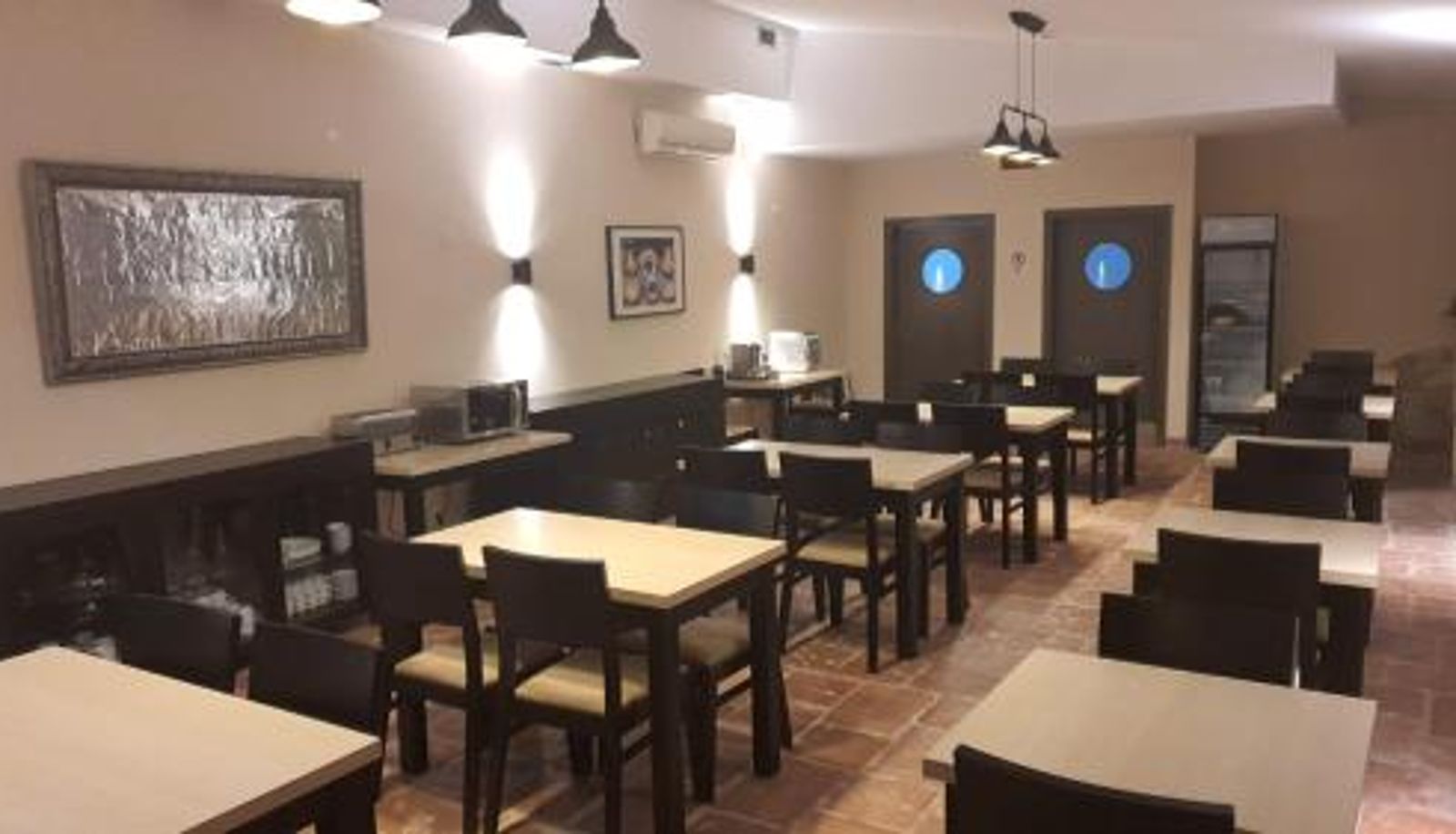 Sala de desayunos dentro del restaurante - Hotel Vila Raia