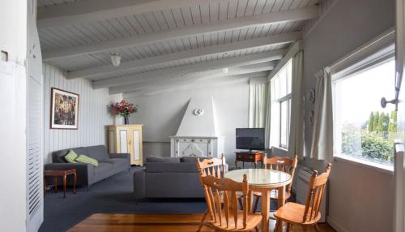 Info - Battery Point Manor