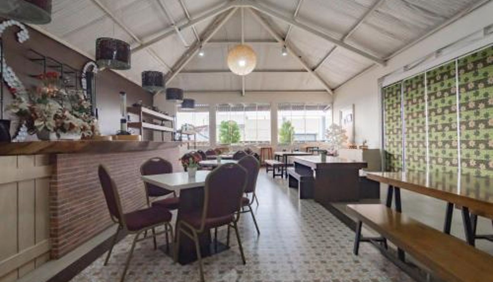Ontbijtzaal in het restaurant - RedDoorz Premium near Bandung Station