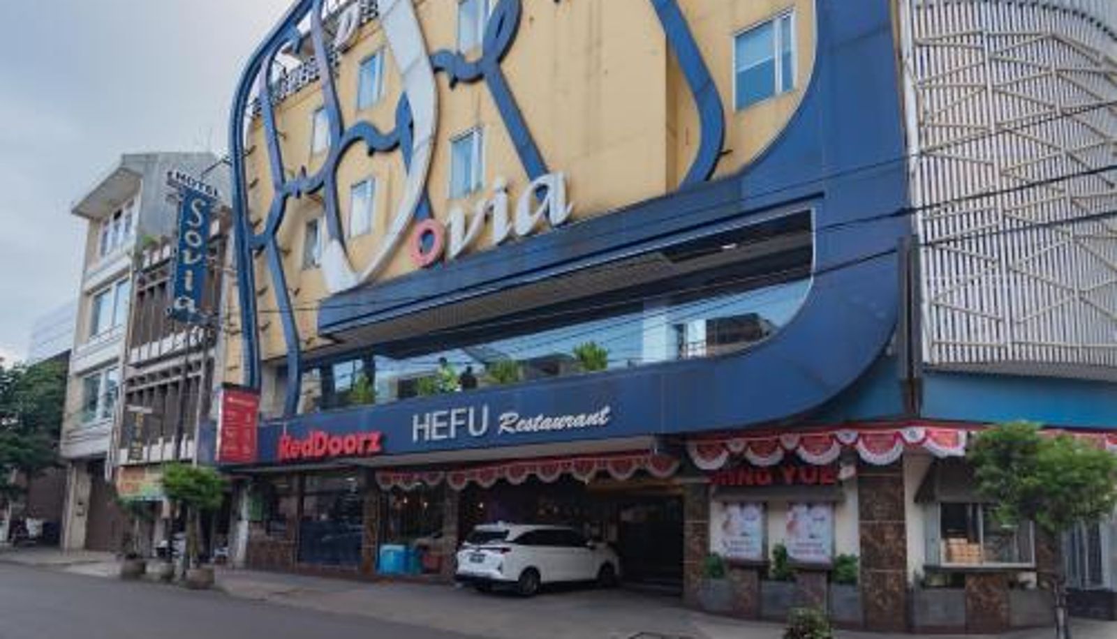 Buitenruimte van het hotel - RedDoorz Premium near Bandung Station