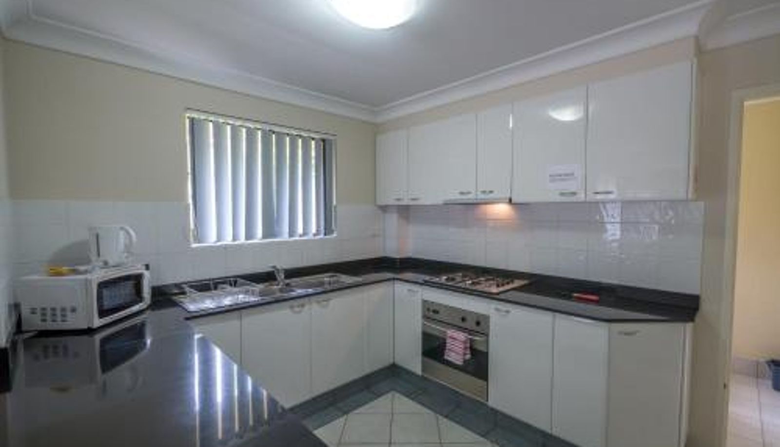 Cocina - Parkside Apartments Parramatta