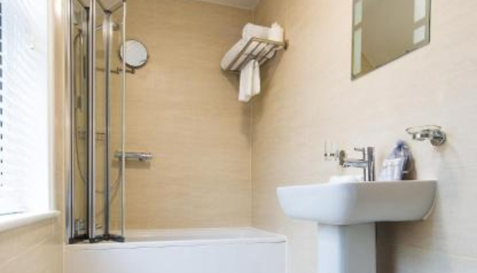 Badezimmer - The Maple Manor Hotel