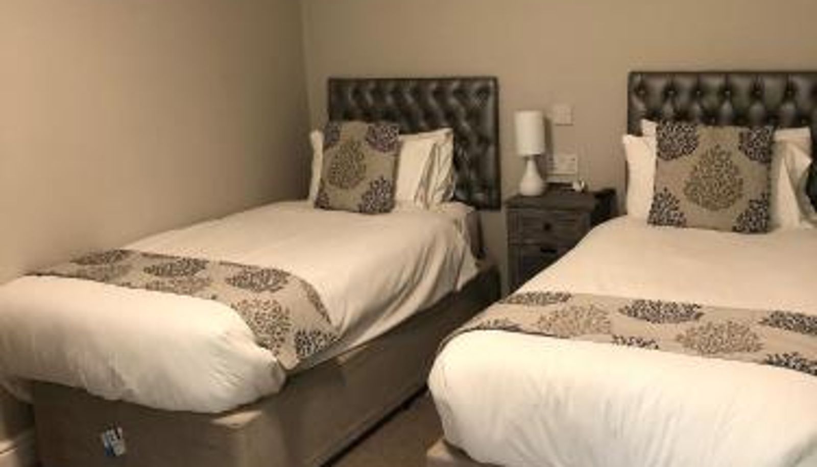 Zimmer - The Maple Manor Hotel