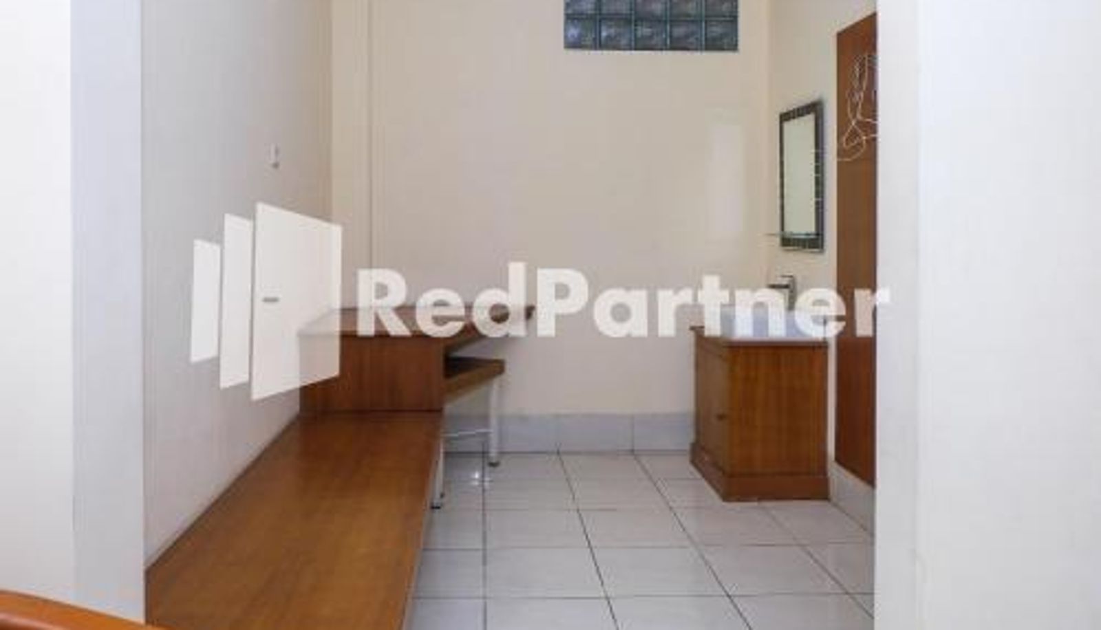 Zimmer - Hotel Sebelas at Jalan Palasari Mitra RedDoorz