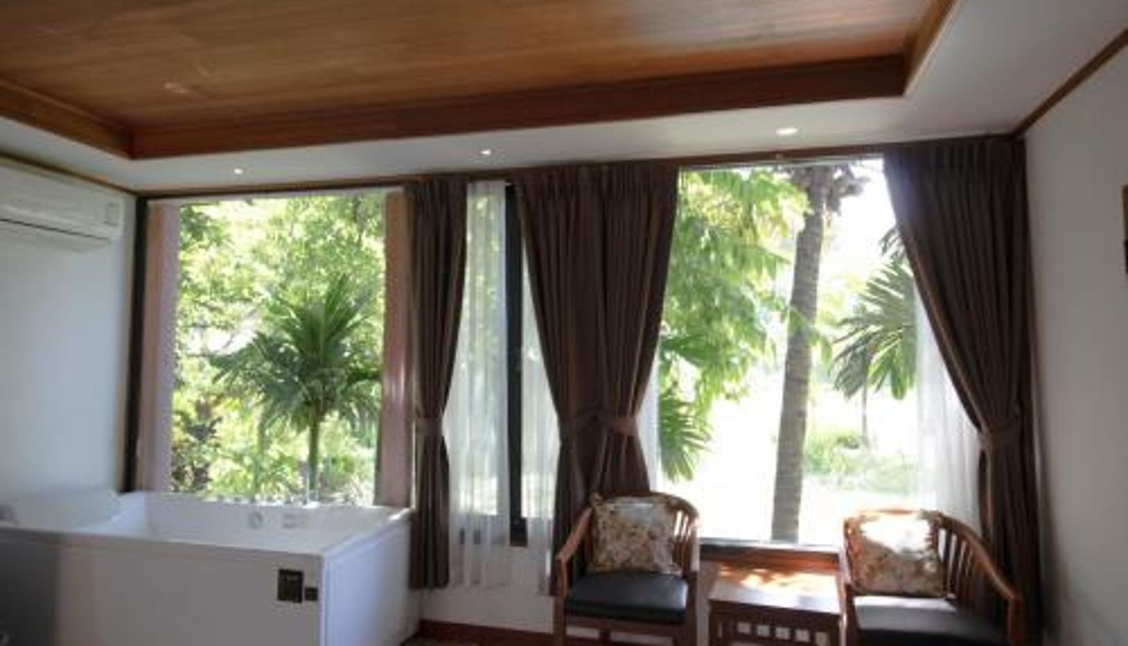 Camera - Royal Train Garden Resort