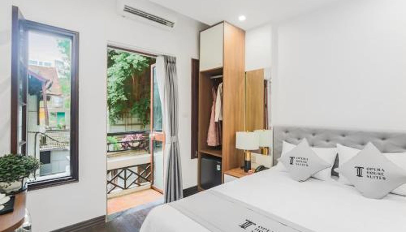 Room - Opera House Suites