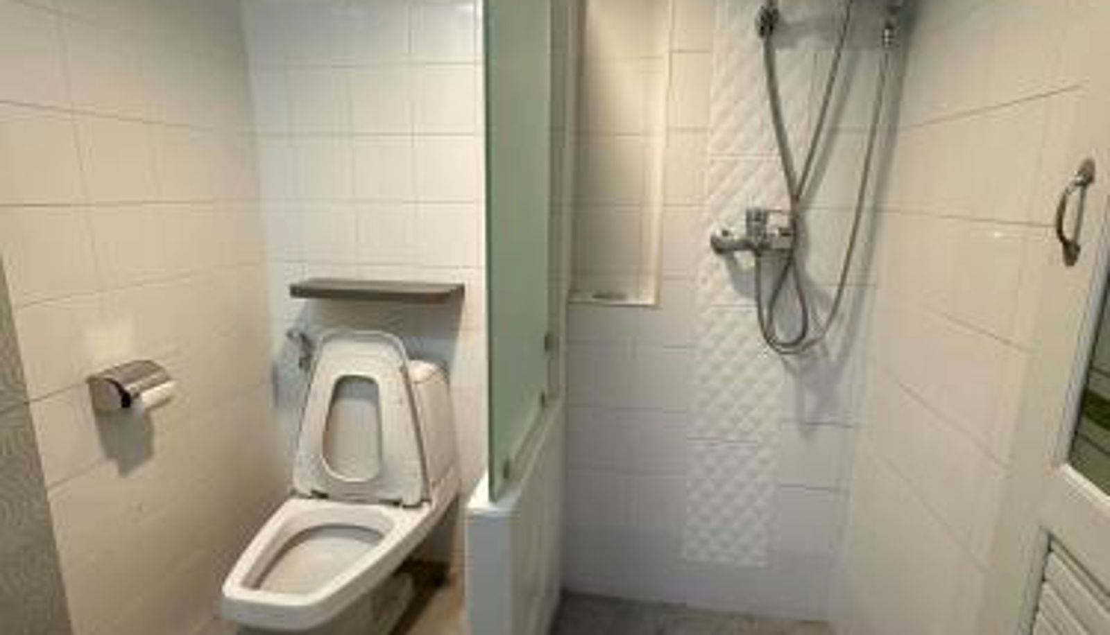 Badezimmer - Royal Garden Home Hotel
