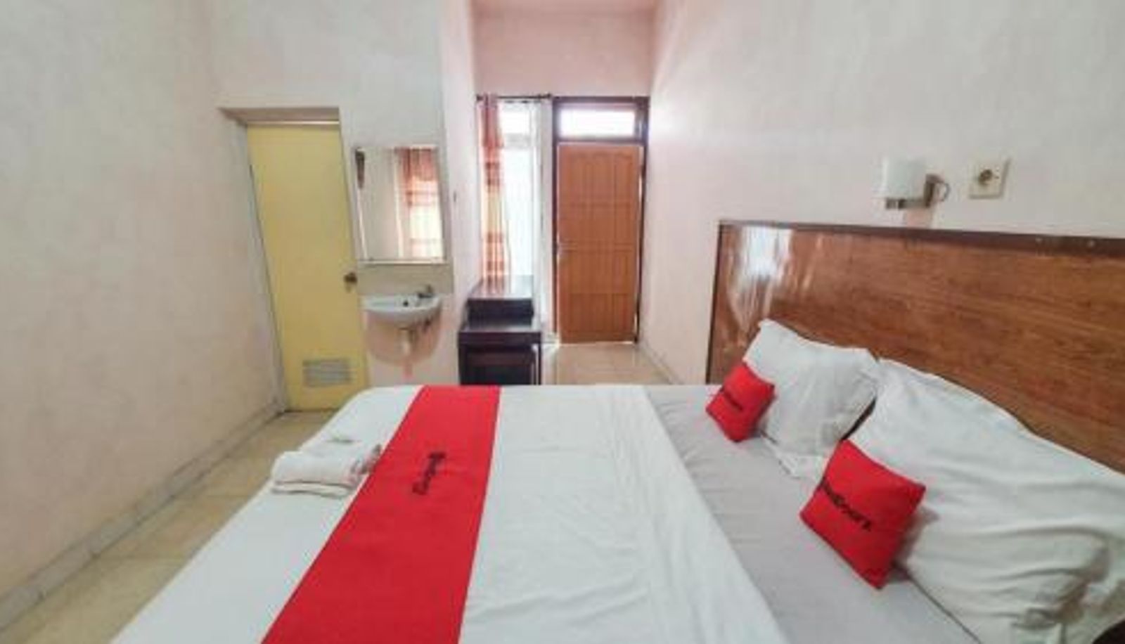 Habitación - RedDoorz At Pujon Malang