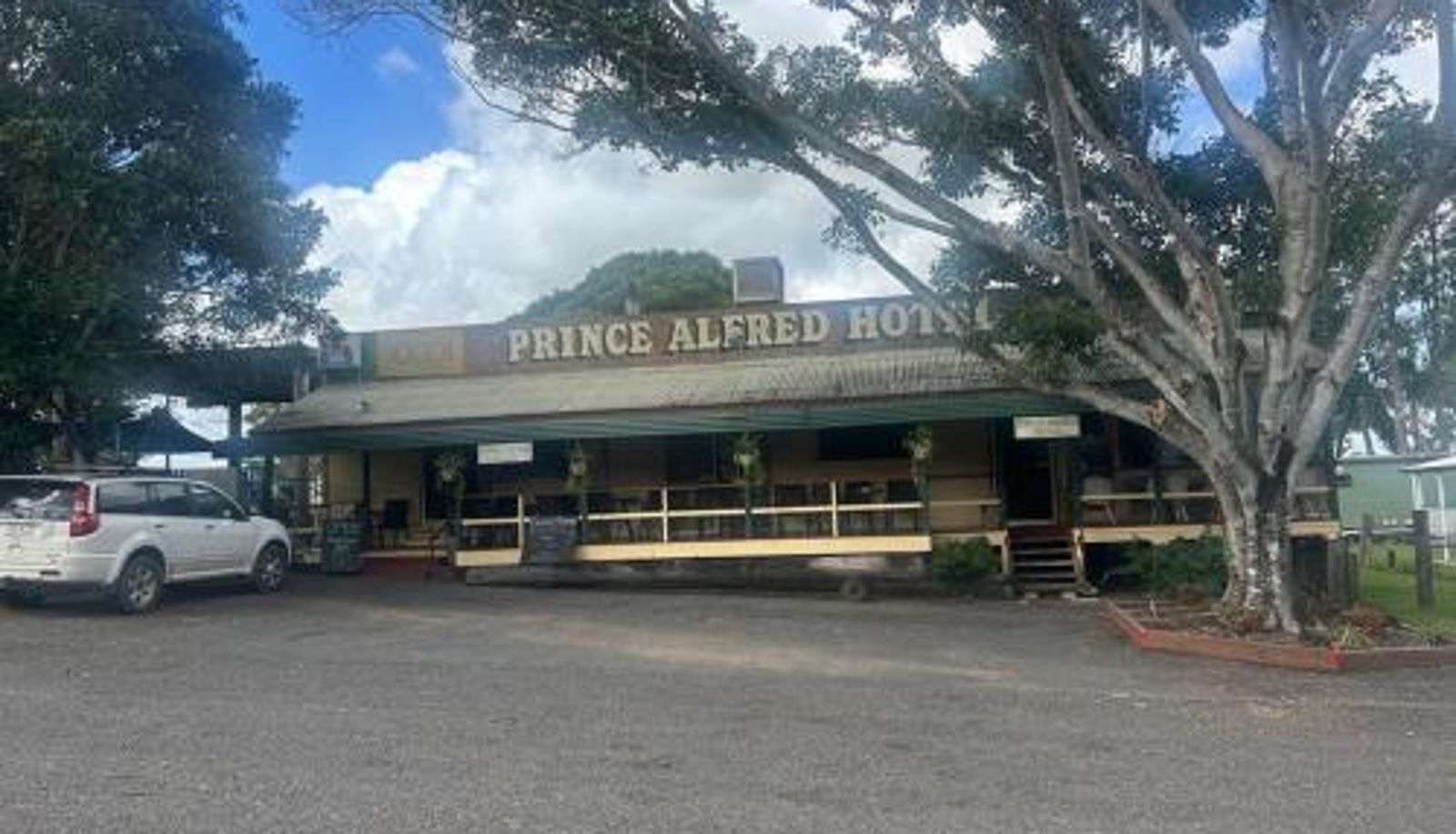 Info - gundy pub & caravan park
