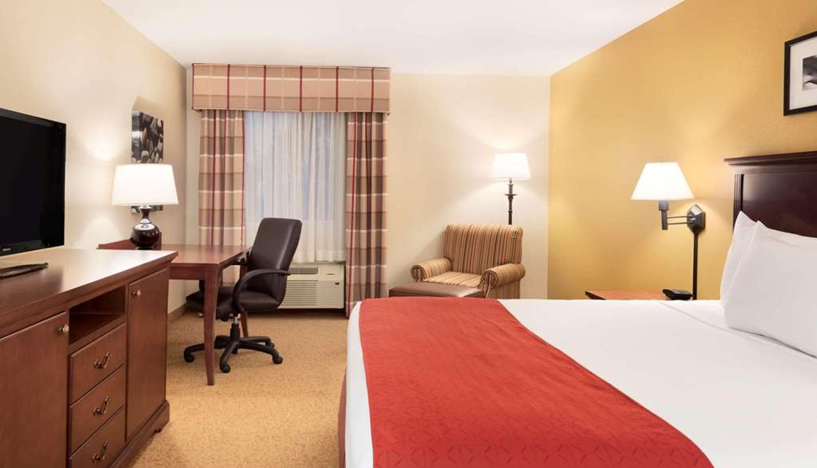 Room - Country Inn & Suites by Radisson Cedar Rapids Airport IA