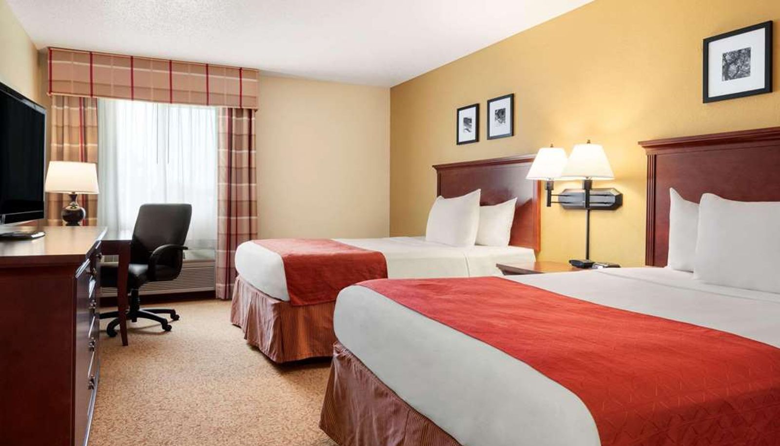 Room - Country Inn & Suites by Radisson Cedar Rapids Airport IA