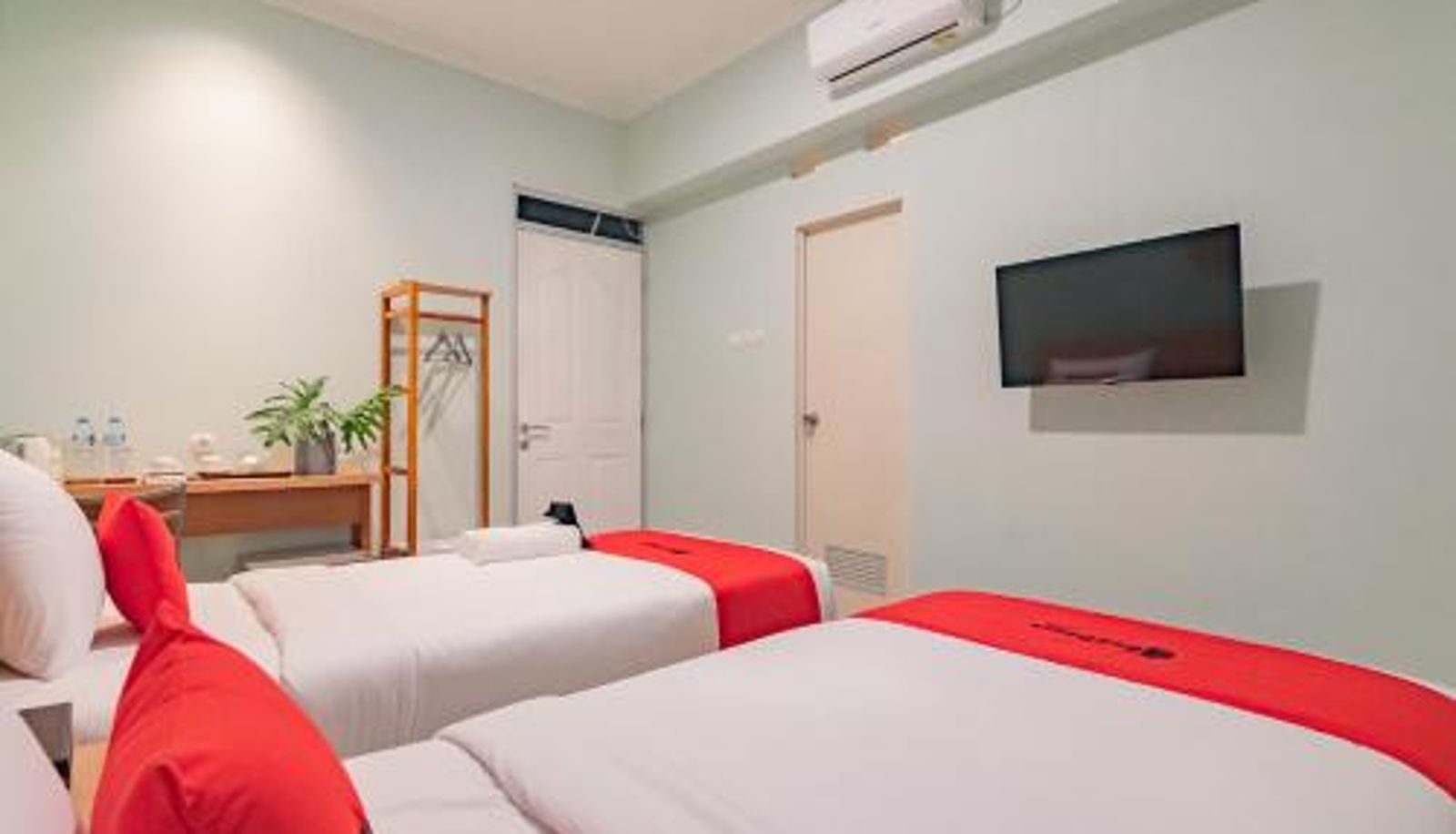 Standardzimmer - RedDoorz Plus @ Bagusrangin Street