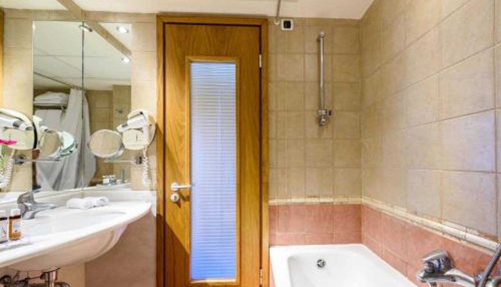 Badezimmer - Alexander Beach Hotel & Spa