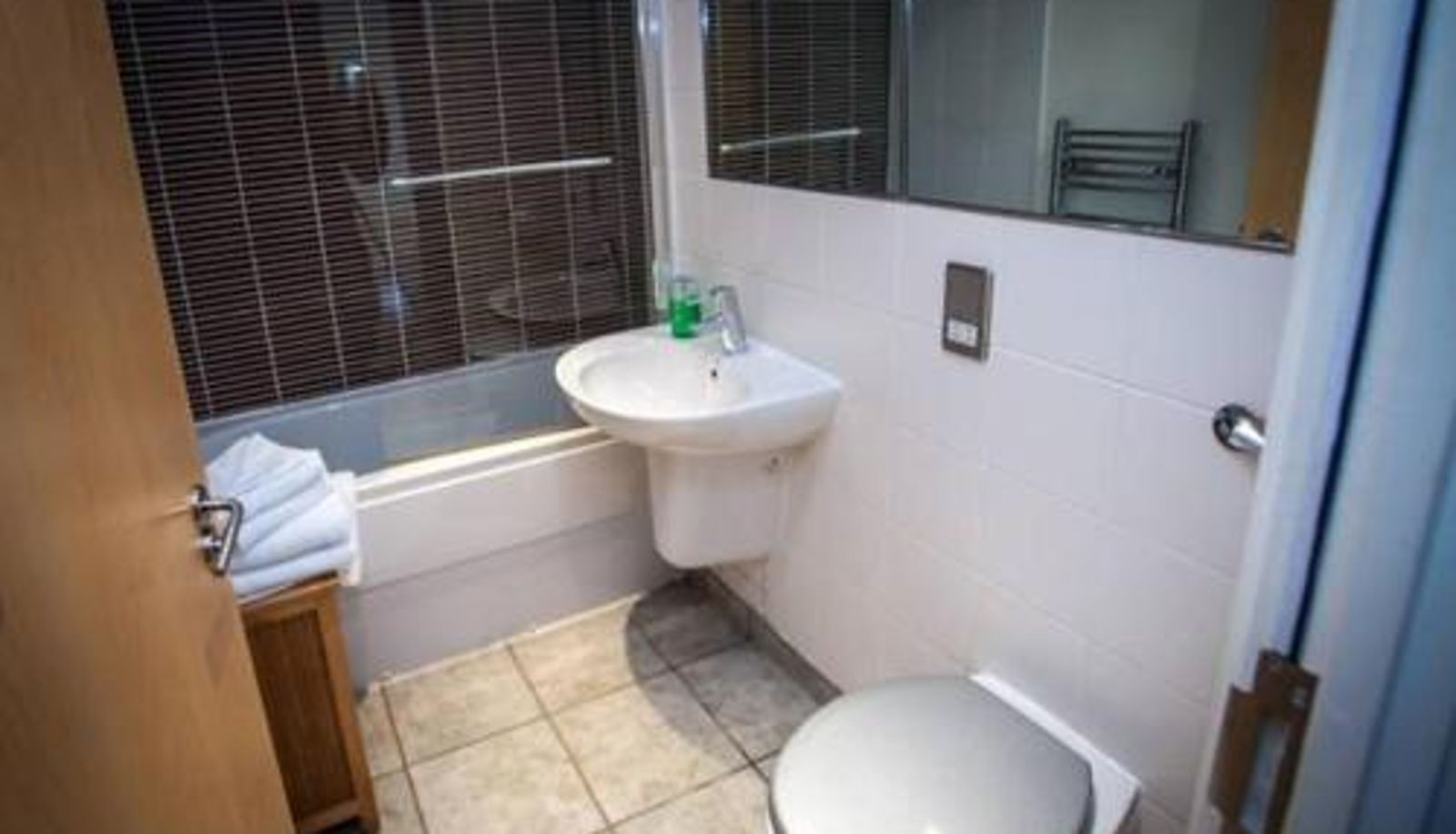 Informacje - Cranbrook House Apartments - Near Ice Arena
