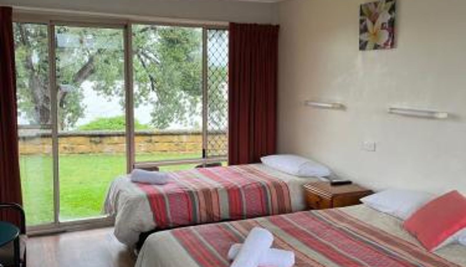 Triple room - Crown Hotel Motel