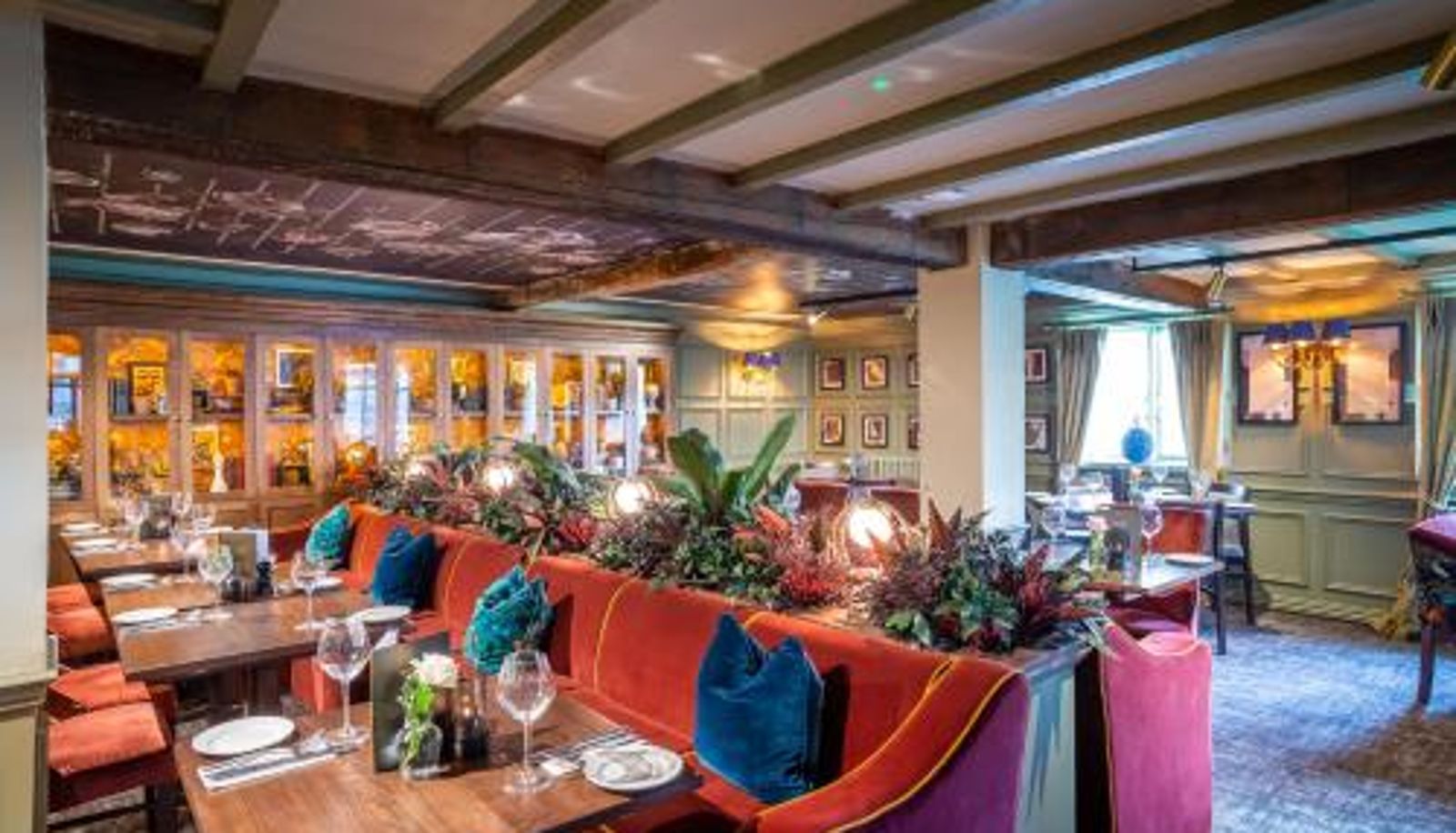 Frühstücksraum innerhalb des Restaurants - The King's Arms by Innkeeper's Collection