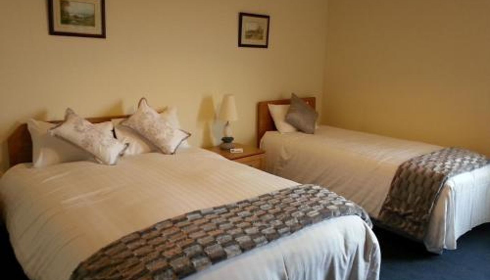 Familienzimmer - Halfway House Hotel