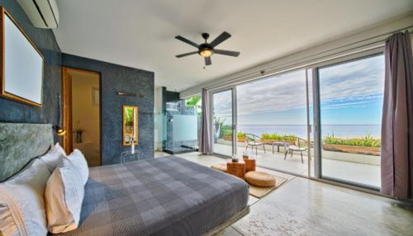 Room - Villas La Mar - Adults 15 plus