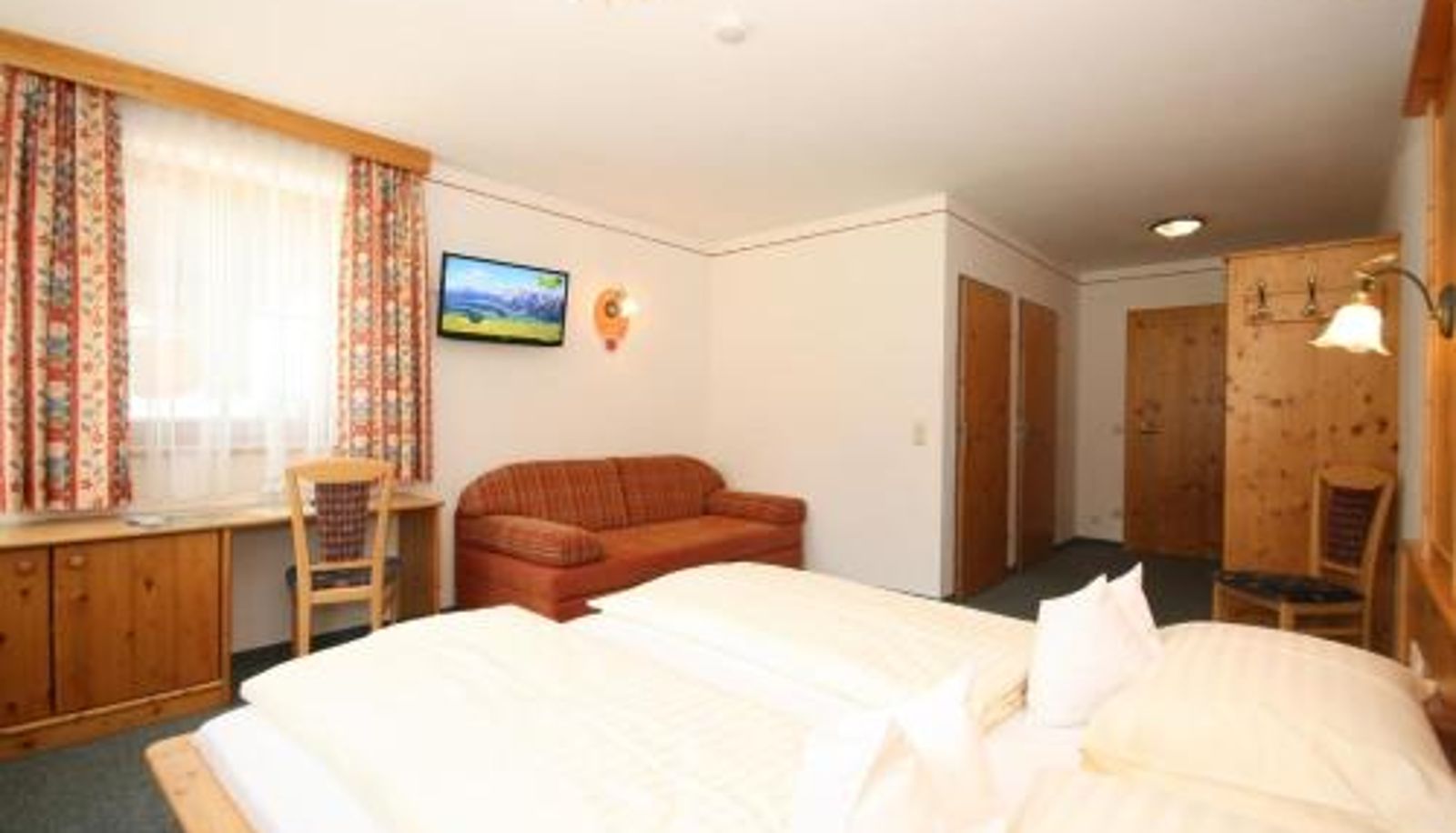 Room - Hotel Cafe' Hermann