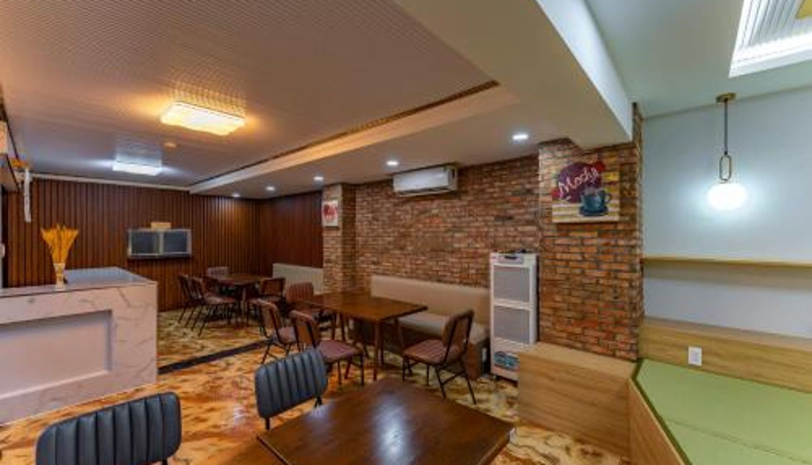 Ontbijtzaal in het restaurant - Laundry  Minibar Edoya Hotel Phu My Hung - Complimentary Breakfast