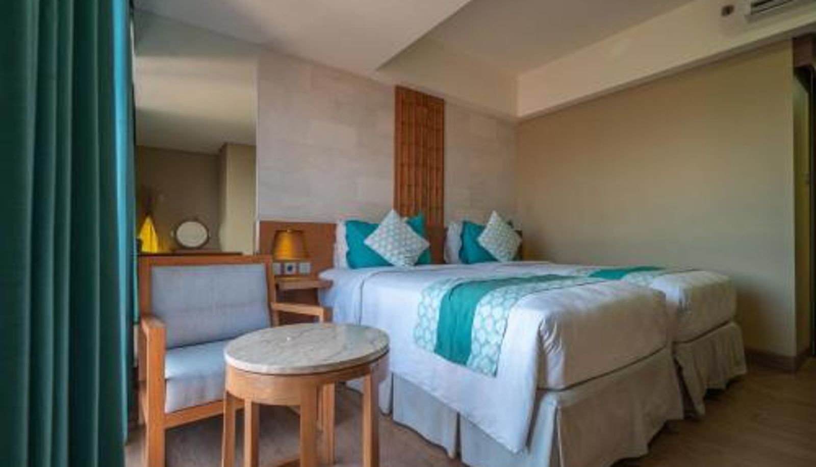 Información - Bedrock Hotel Kuta