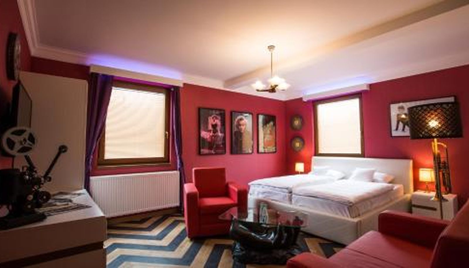 Info - Retro hotel Garage
