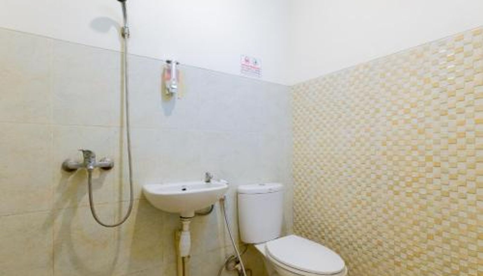 Room - Urbanview Erga Family Residence Syariah Surabaya by RedDoorz