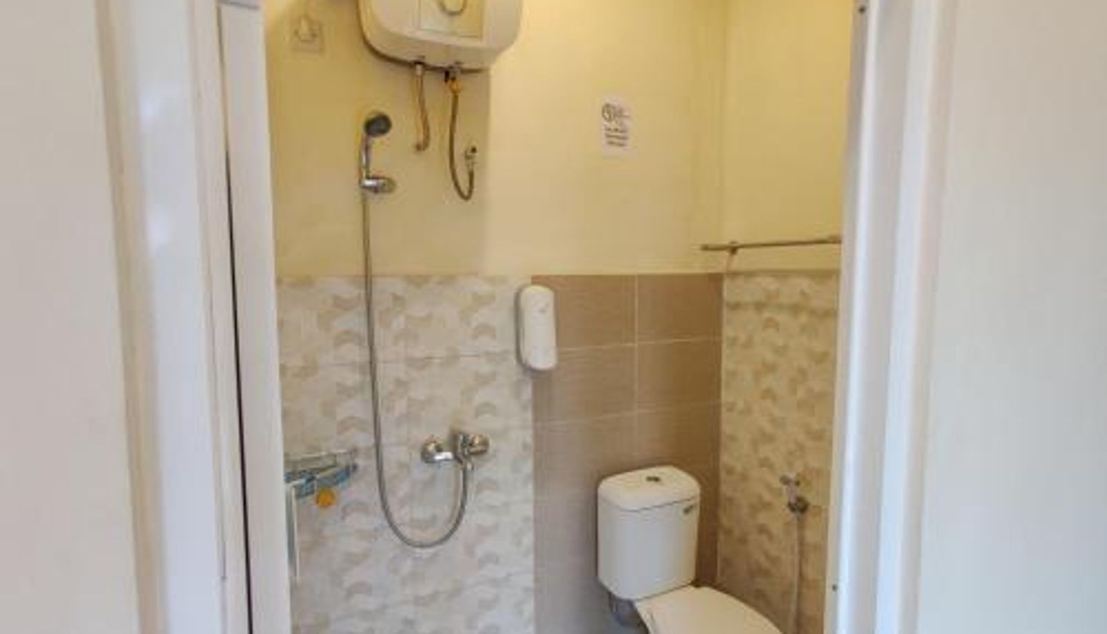 Camera - Ayuning Guest House Syariah Semarang Mitra RedDoorz