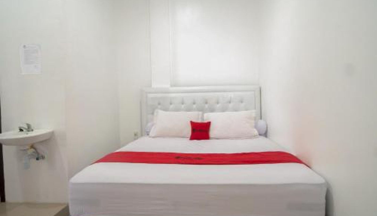 Room - RedDoorz Syariah near Pelabuhan Ulee Lheue Banda Aceh