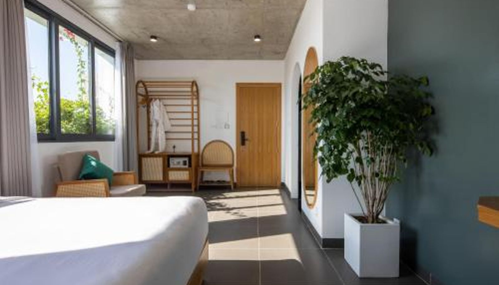 Info - Leaf Beachfront Hotel Da Nang