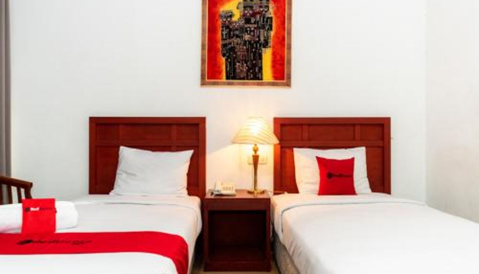 Zimmer - RedDoorz Plus Syariah near Java Supermall Semarang 2