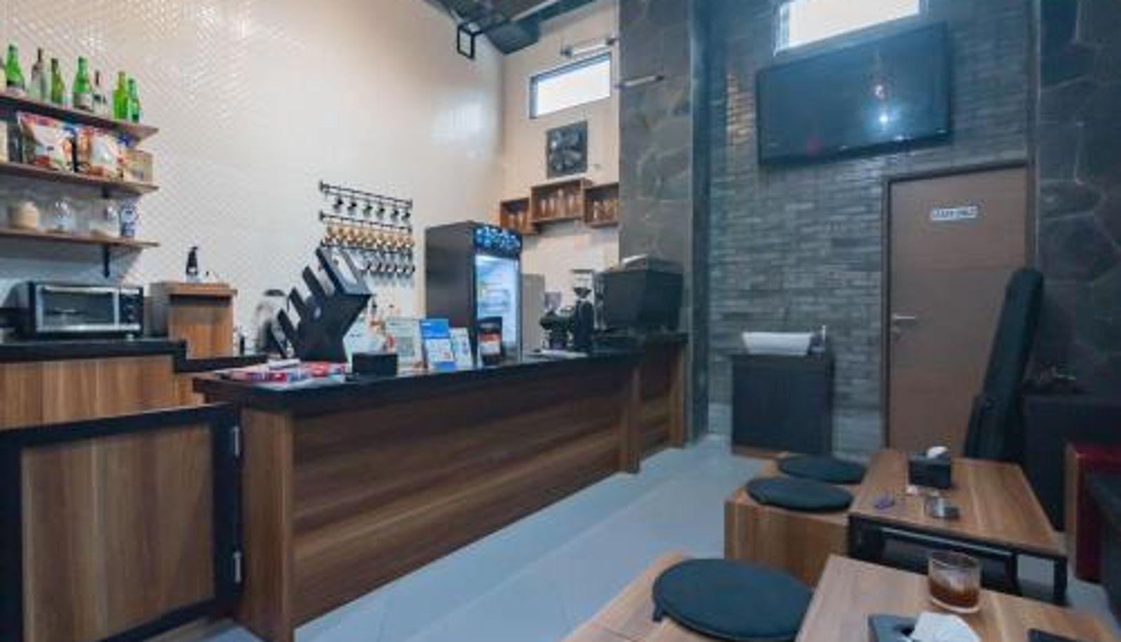 Ontbijtzaal in het restaurant - Urbanview Elephant Eleven Residence Buah Batu Bandung by RedDoorz