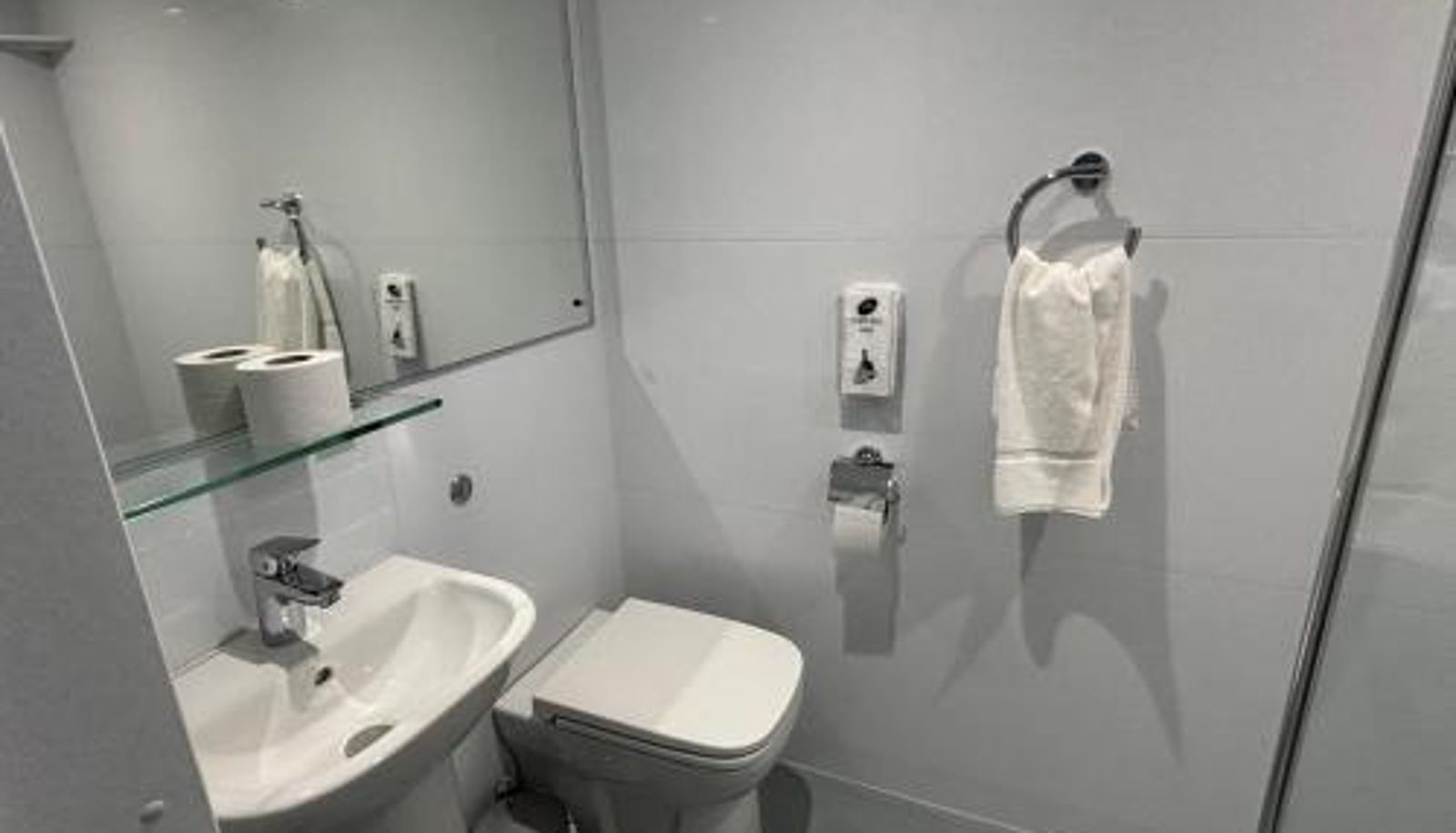 Badezimmer - Broadview Hotel