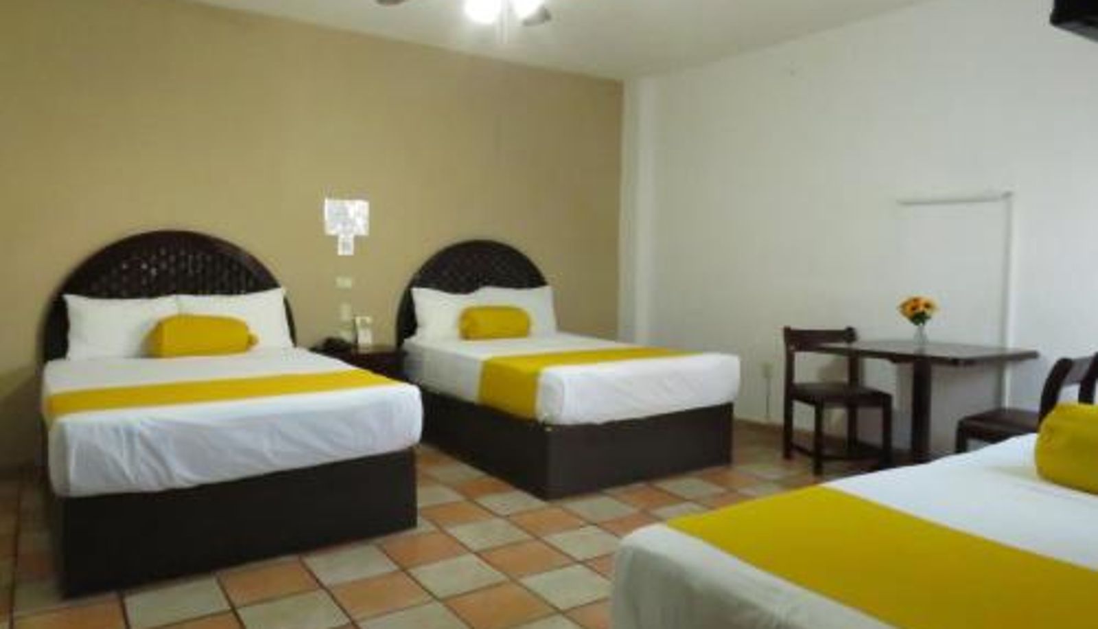 Standard room - Hotel Los Girasoles