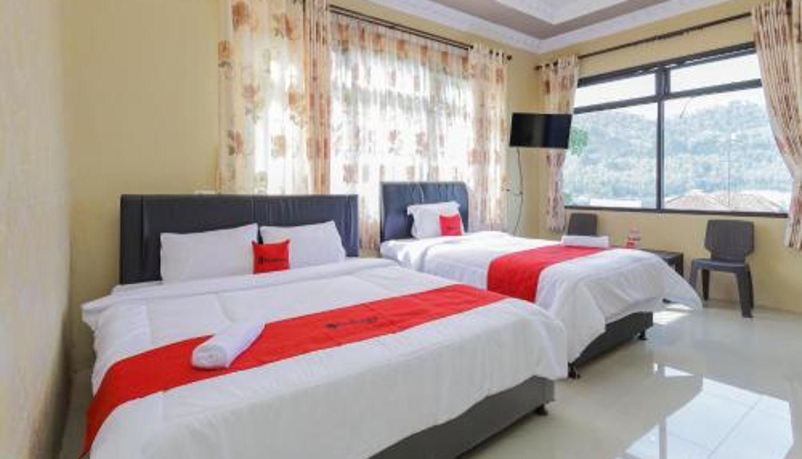Habitación - RedDoorz Plus @ Villa Bontes Batu