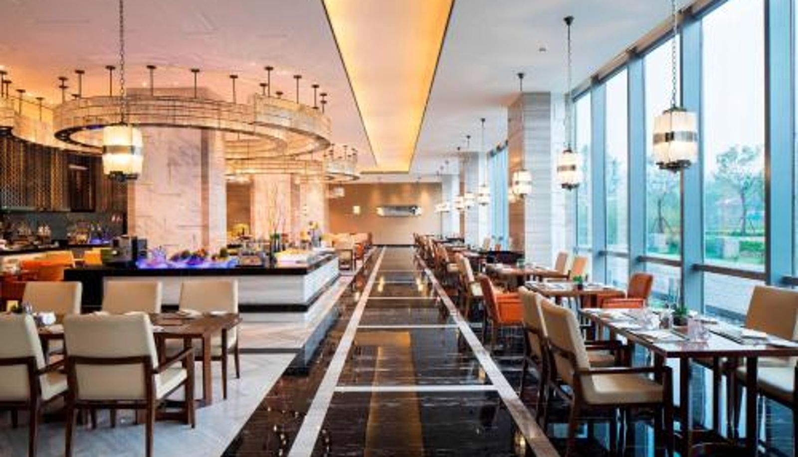 Frühstücksraum innerhalb des Restaurants - Sheraton Langfang Chaobai River Hotel