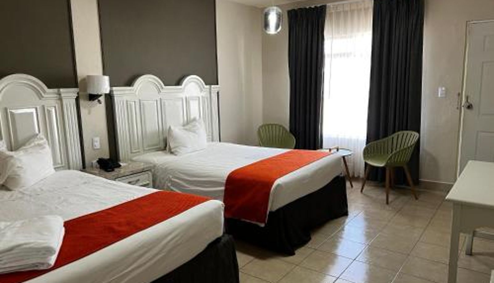 Zimmer - HOTEL LOS ROBLES
