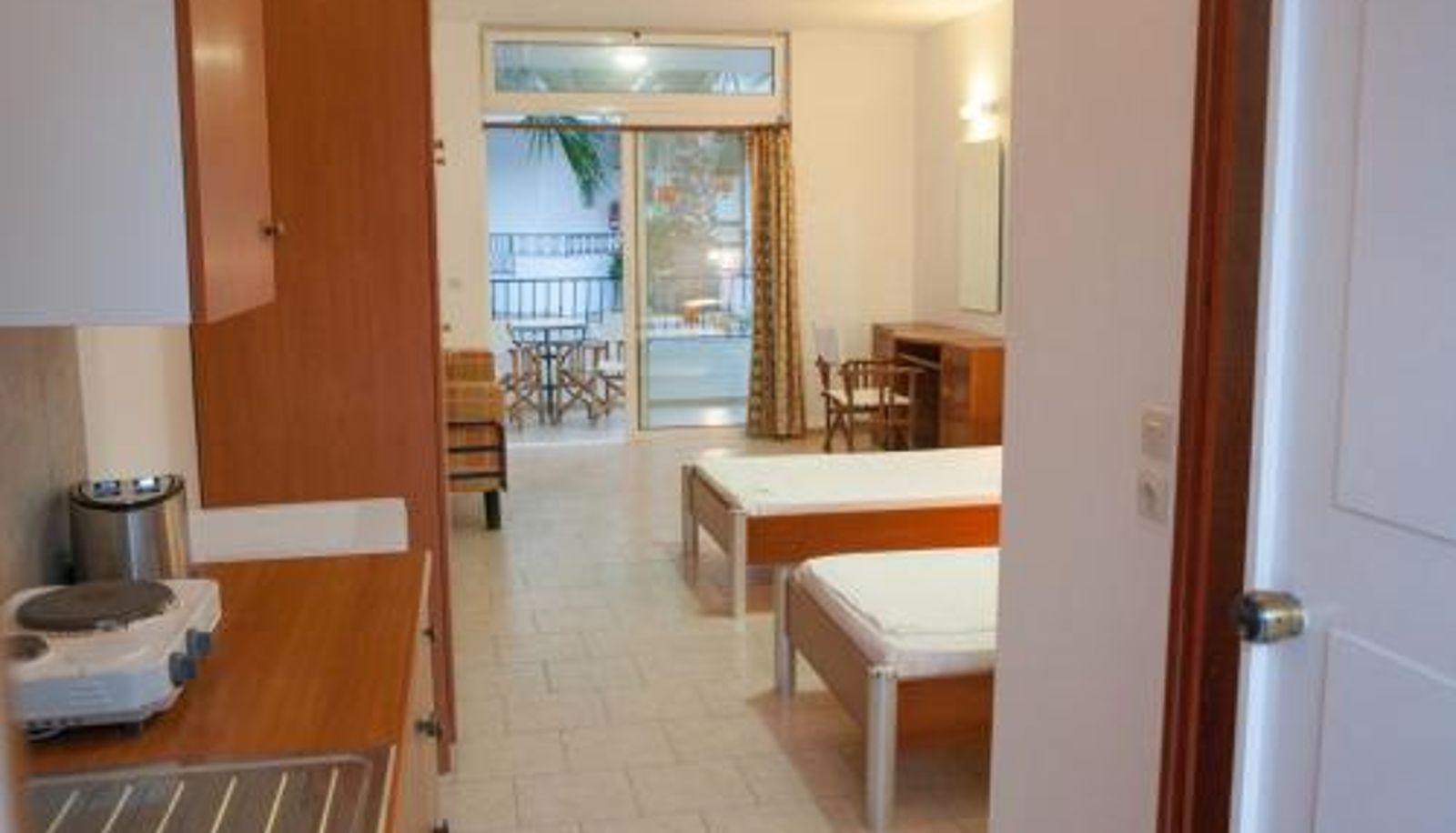 Apartment - Coliseum Studios & Apartments