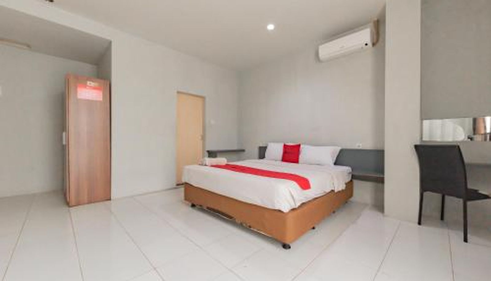 Suite - RedDoorz @ Pelajar Pejuang 3