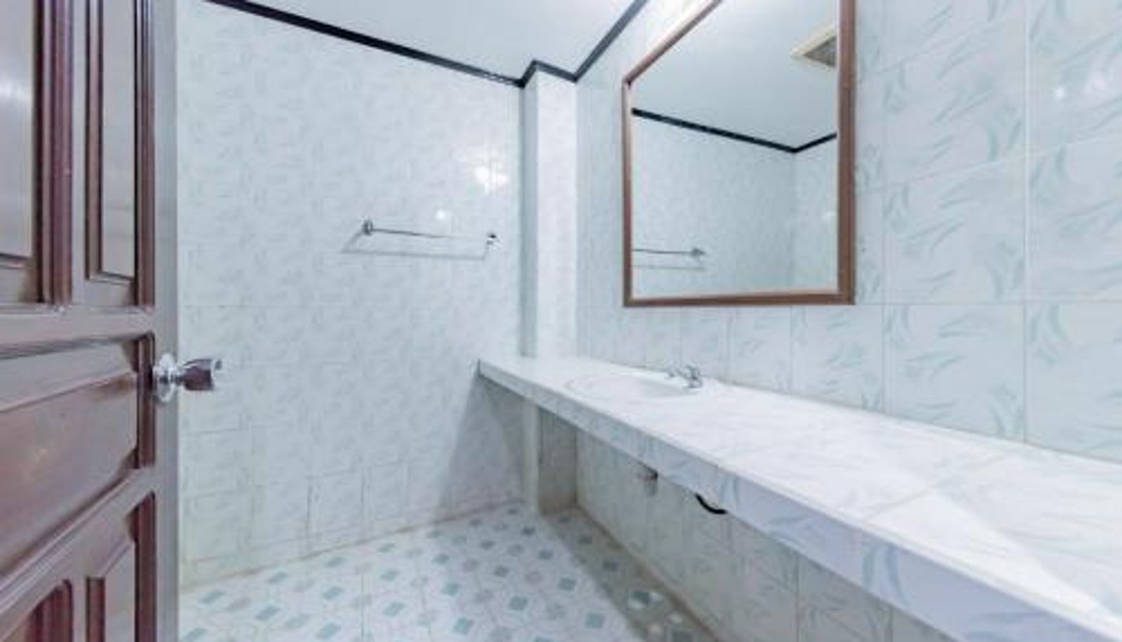 Łazienka - RedDoorz near Plaza Balikpapan