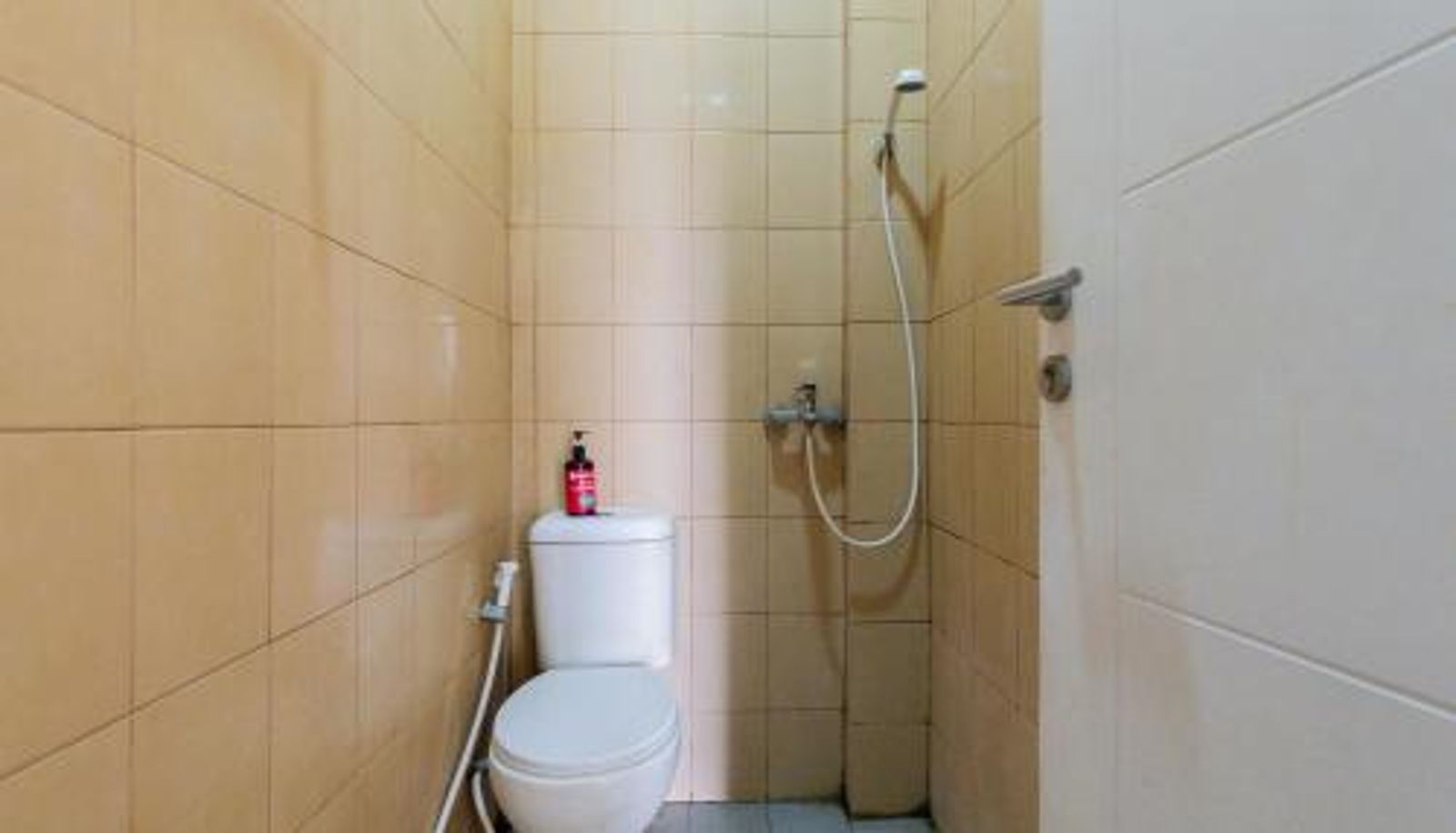 Kamer - RedDoorz @ Garden Boulevard Citra Raya Tangerang