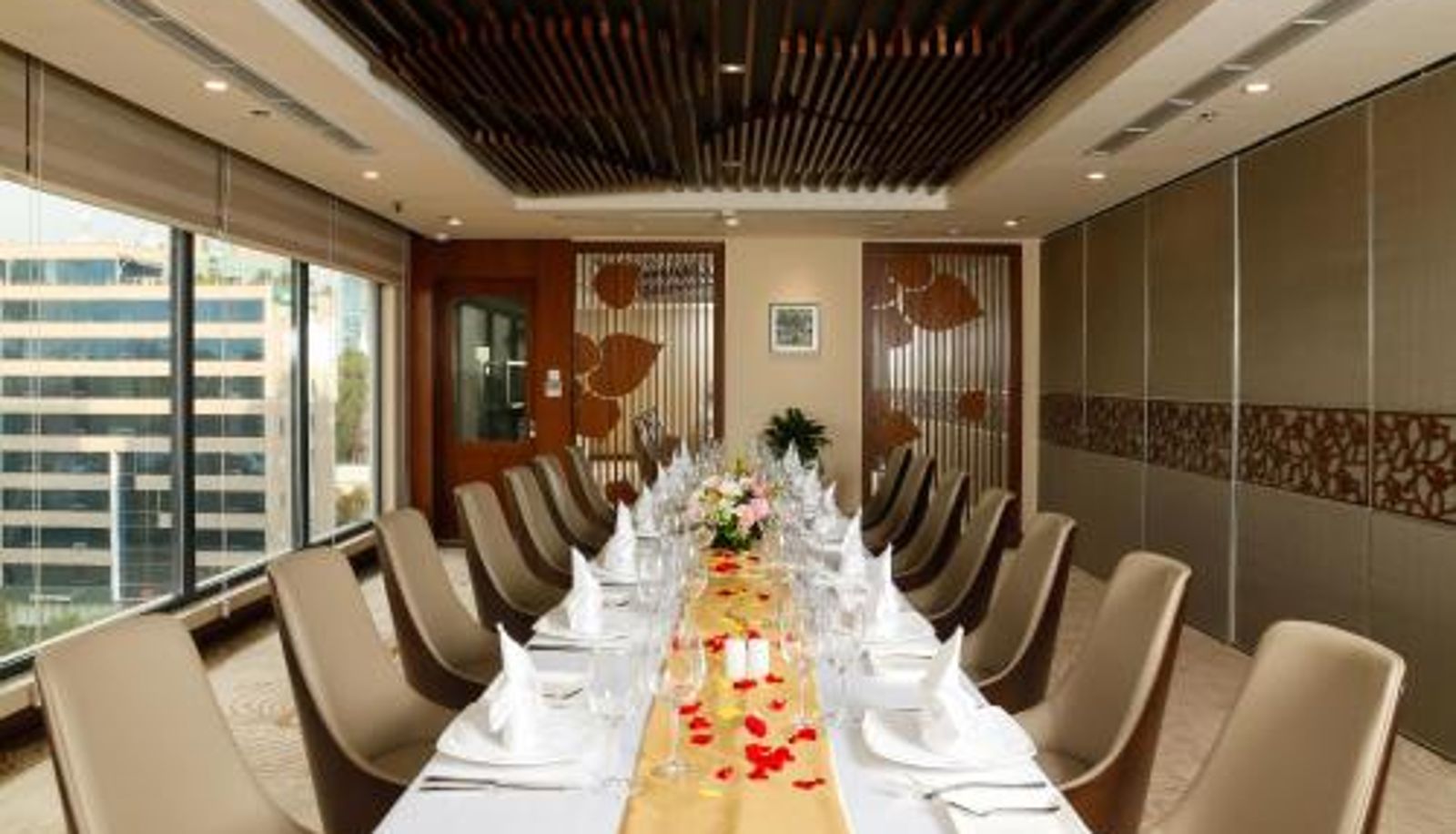 Ontbijtzaal in het restaurant - Orchids Saigon Hotel