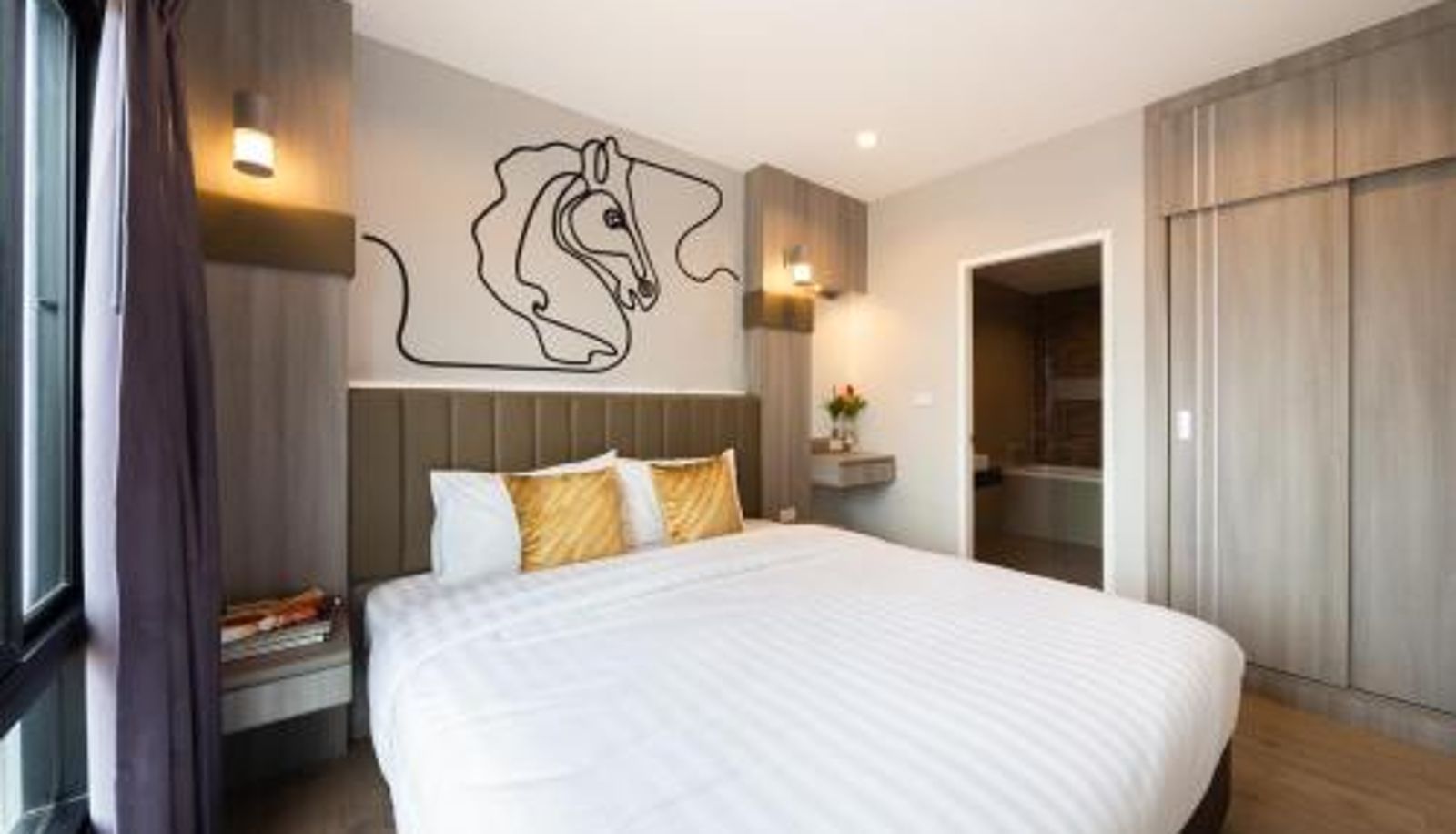 Info - Horsehill Hotel Sriracha